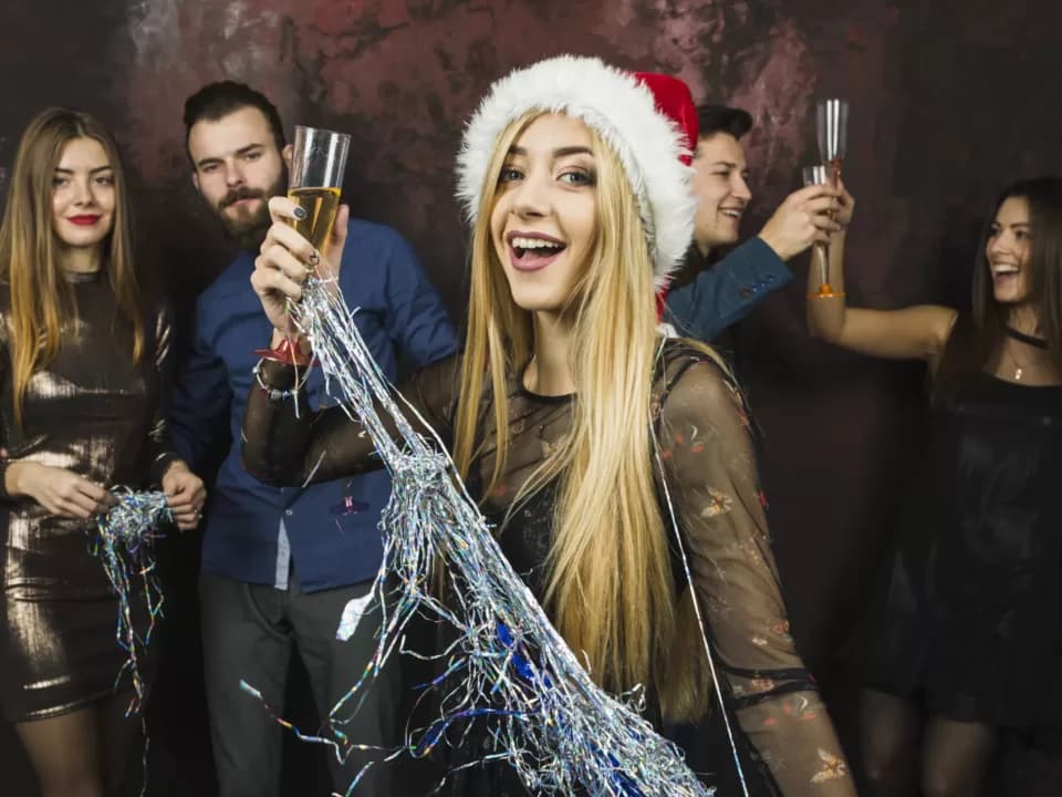 quizalliance.com - квиз тимбилдинг на Новый год Москва